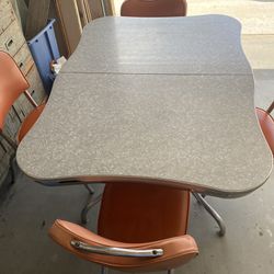 Vintage 1950S Table And Chairs 