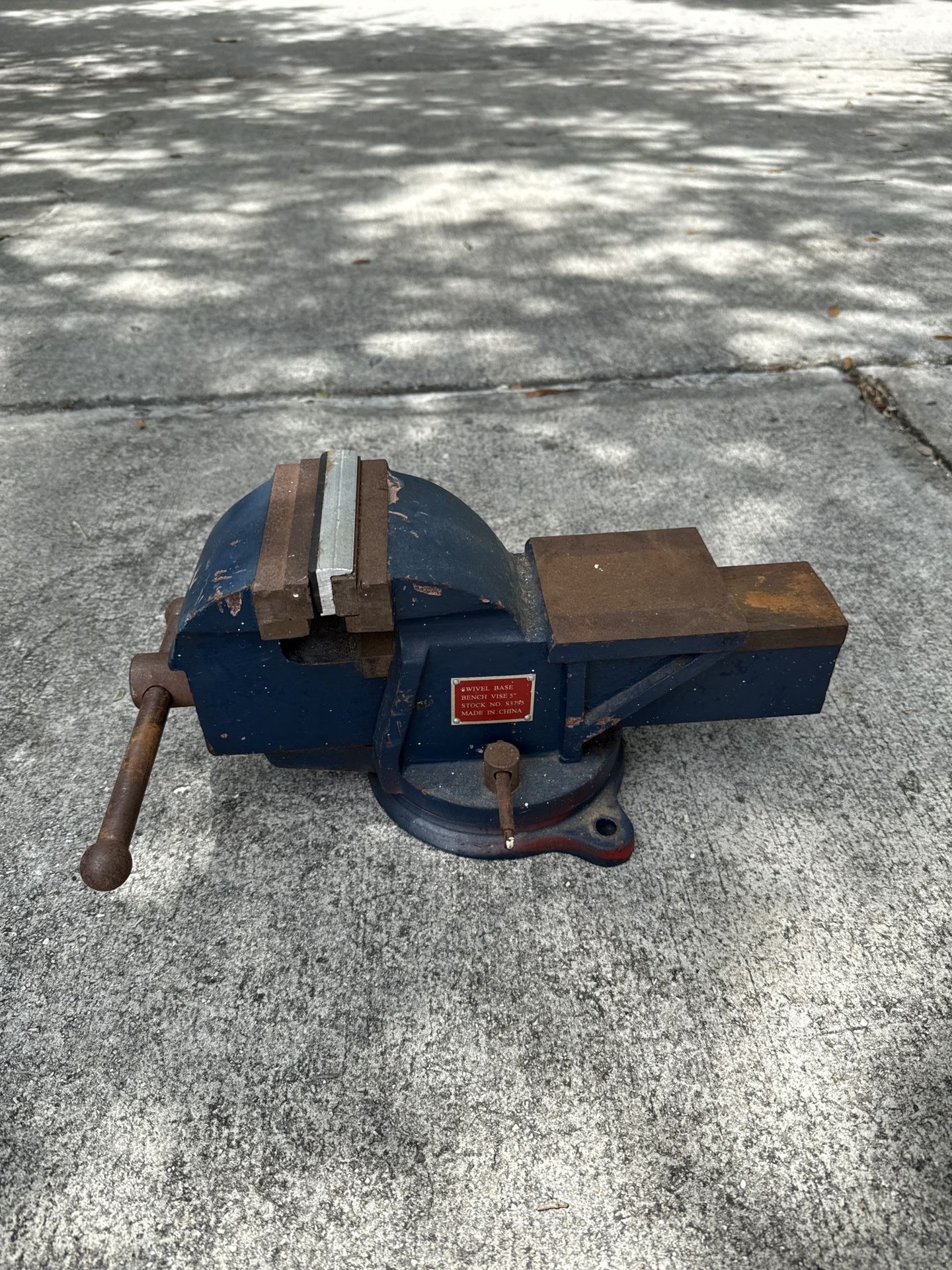 Bench vise 5”