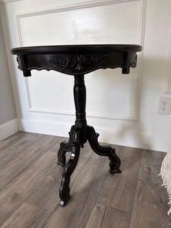 BLACK ROUND SIDE TABLE
