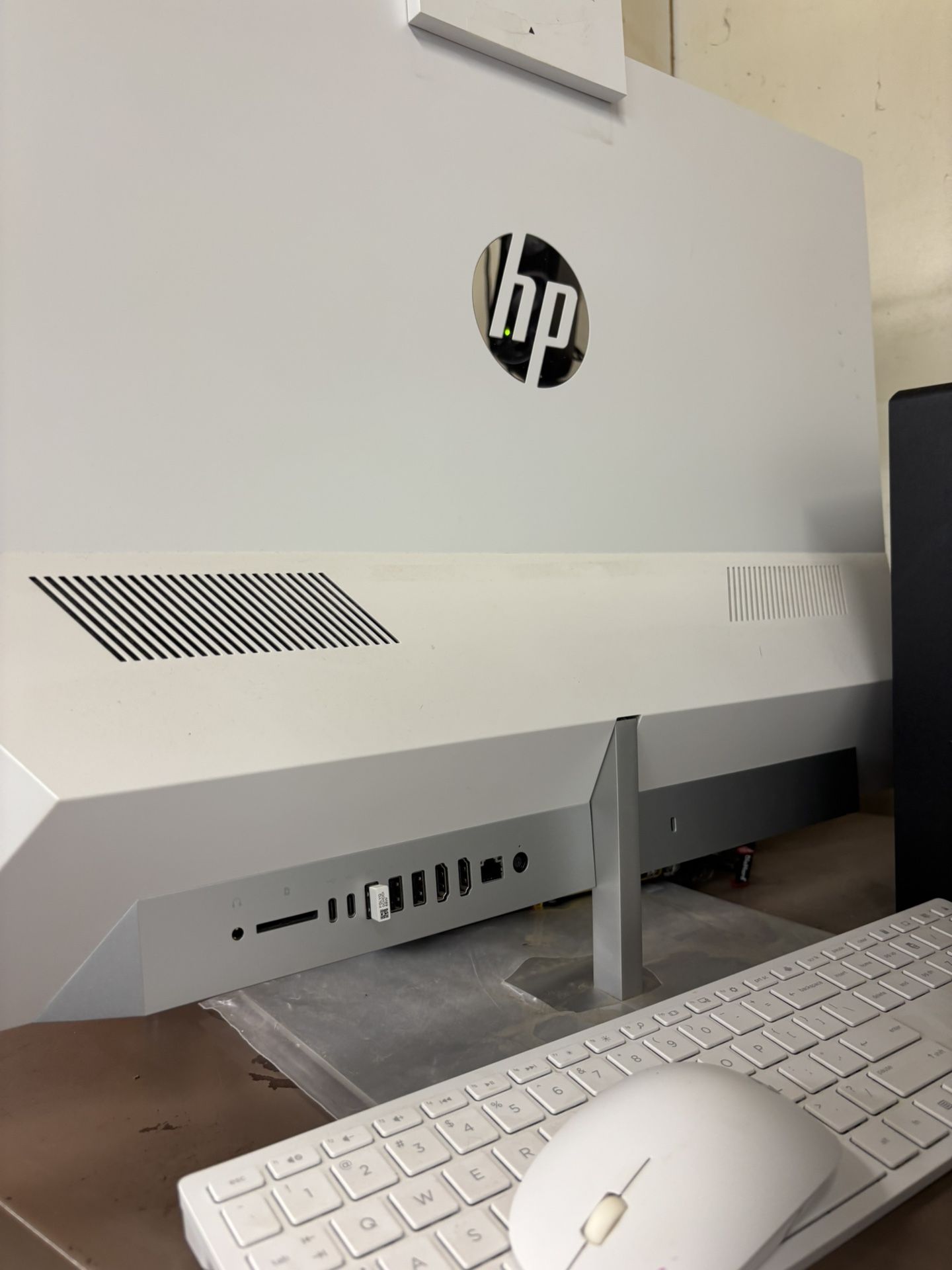 Touch Screen 27inch & Laser printer