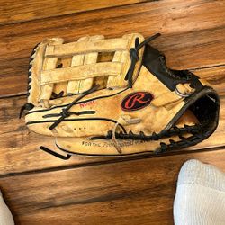 Outfield Meant.          Left-Handed Glove.