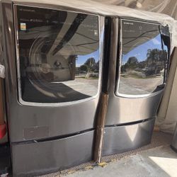 LG SIGNATURE Washer and Dryer With Pedestal - Lightly Used 