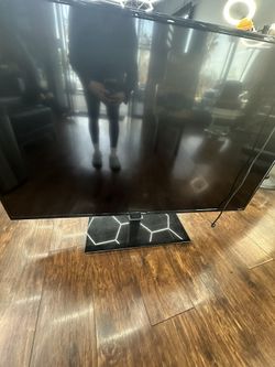 55 Inch TLC Smart Tv In New Condition With Stand 