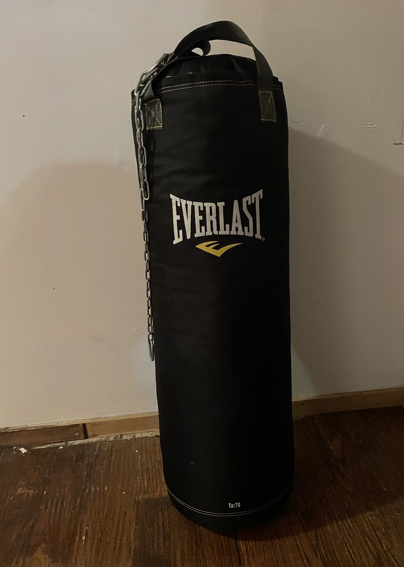 Everlast 70 Pound Heavy Bag, Punching Bag