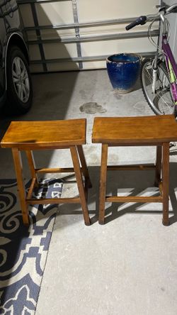 2 Barstools