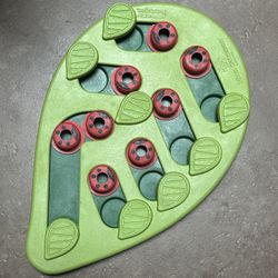  Puzzle & Play/Interactive Treat Puzzle Feeder for Cats