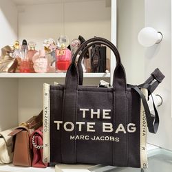 Marc Jacob’s mani tote bag