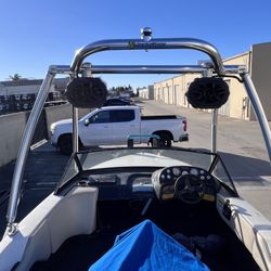 Monster MT1 Wakeboard Tower With Boss 6x9 Speakers 