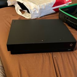 Xbox One X , Black 