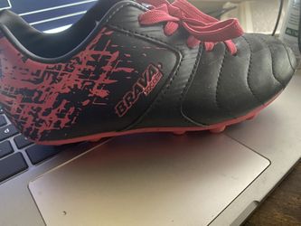 KID SOCCER SHOES SIZE 13D