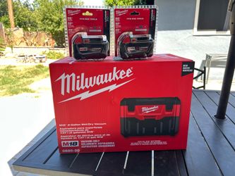 Milwaukee M18 18-Volt 2 Gal. Lithium-Ion Cordless Wet/Dry Vacuum with (2) M18 5.0 Ah Battery
