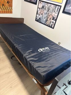 Hospital bed. Electric with mattress. Cama de hospital con colchon