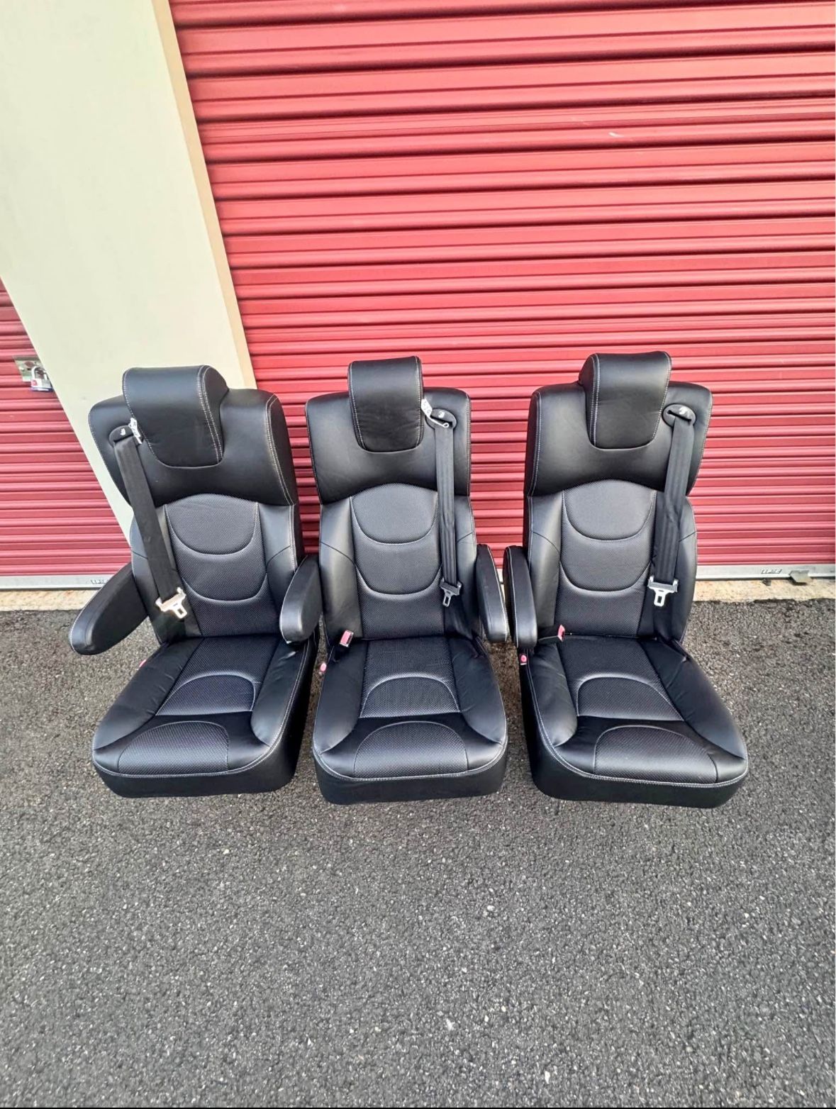 DOT-Rated 18" VIP Captain Seat with Swivel Base|Black Leather Touch