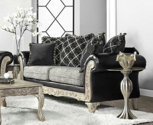 Brand new Stunning couch with pillows