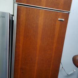 ZUB ZERO  Fridge Botton Freezer Warranty  30 Wide 84Hight Ready  To Deliver 6 Month Store Warranty  301 Saundview Ave Bronx NY 10473...