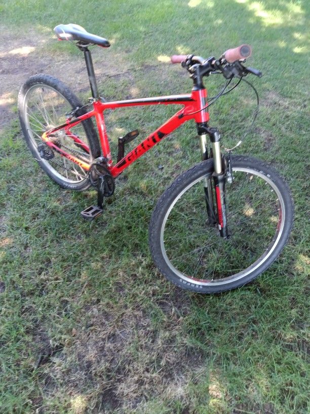 Giant Mountain Bike 24"