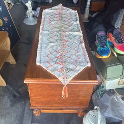 Beautiful Vintage Amish Furniture Runner $8 Cash Perfect Condition 