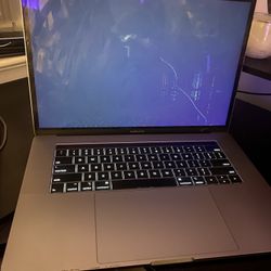 2018 MacBook Pro 15″ i7 / 16GB / 512GB – Cracked Screen – Works – For Parts