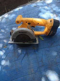 Dealt 5 3/8 Trim saw