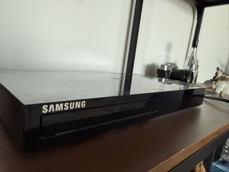 Samsung Blu-ray 3D Player – Model BD-F5700
