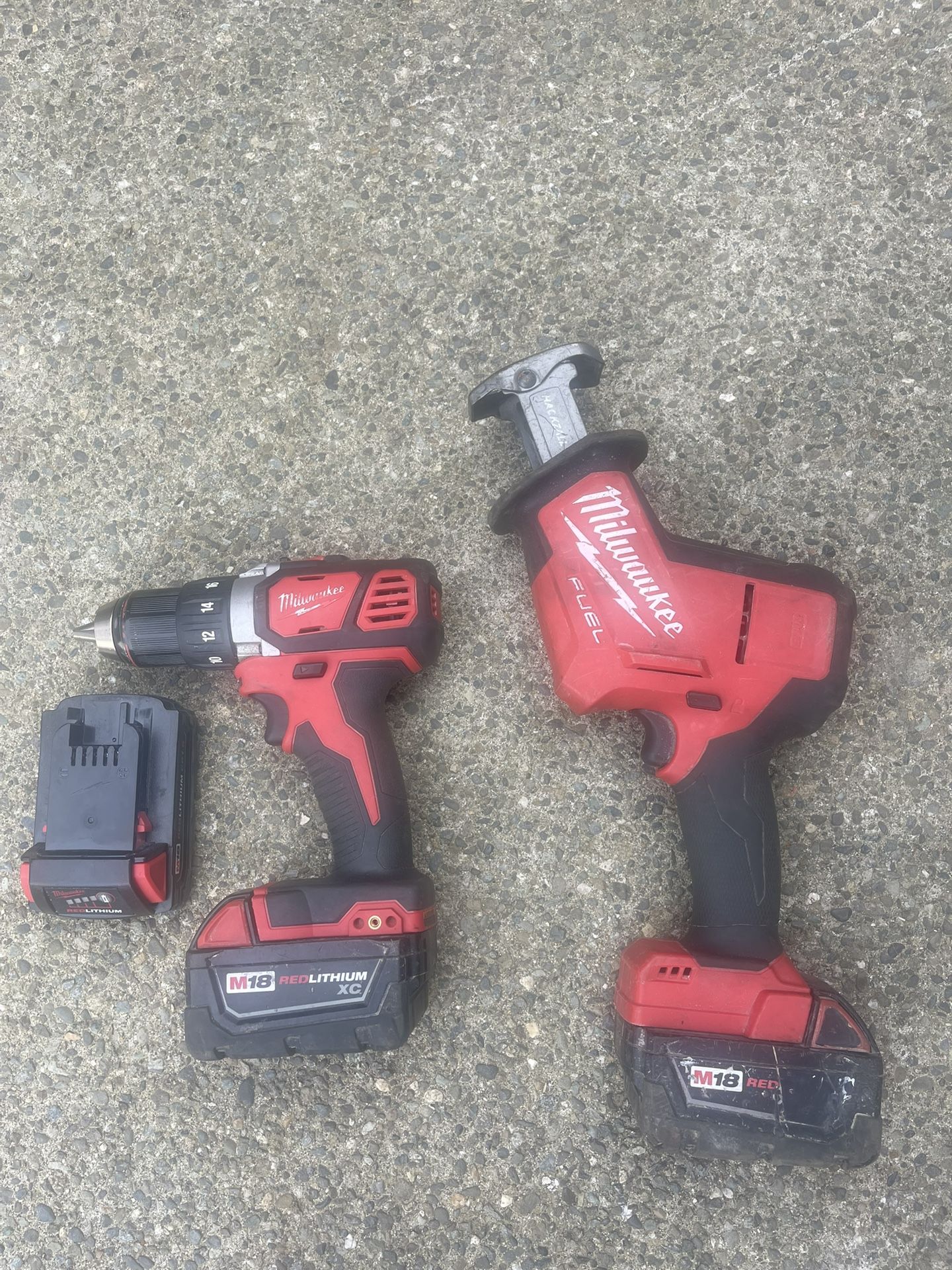 Milwaukee Hack Saw And Drill With Extra Battery