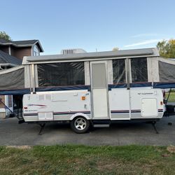 2005 Fleetwood Newport Popup (High Wall)