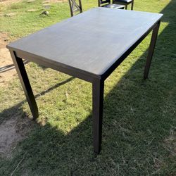 Table/chairs