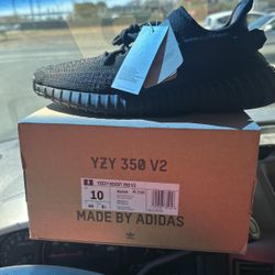 Yeezy Boots 350 V2 Onyx Size 10 