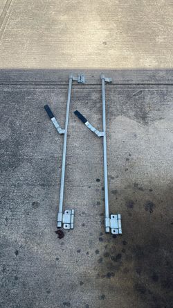 Enclosed trailer latch assembly