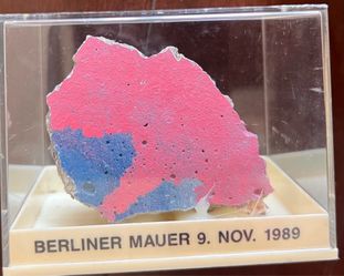 Small Berlín Wall piece