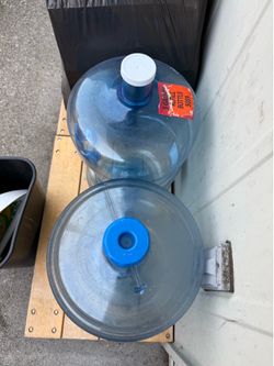 5Gallon water jugs 2x