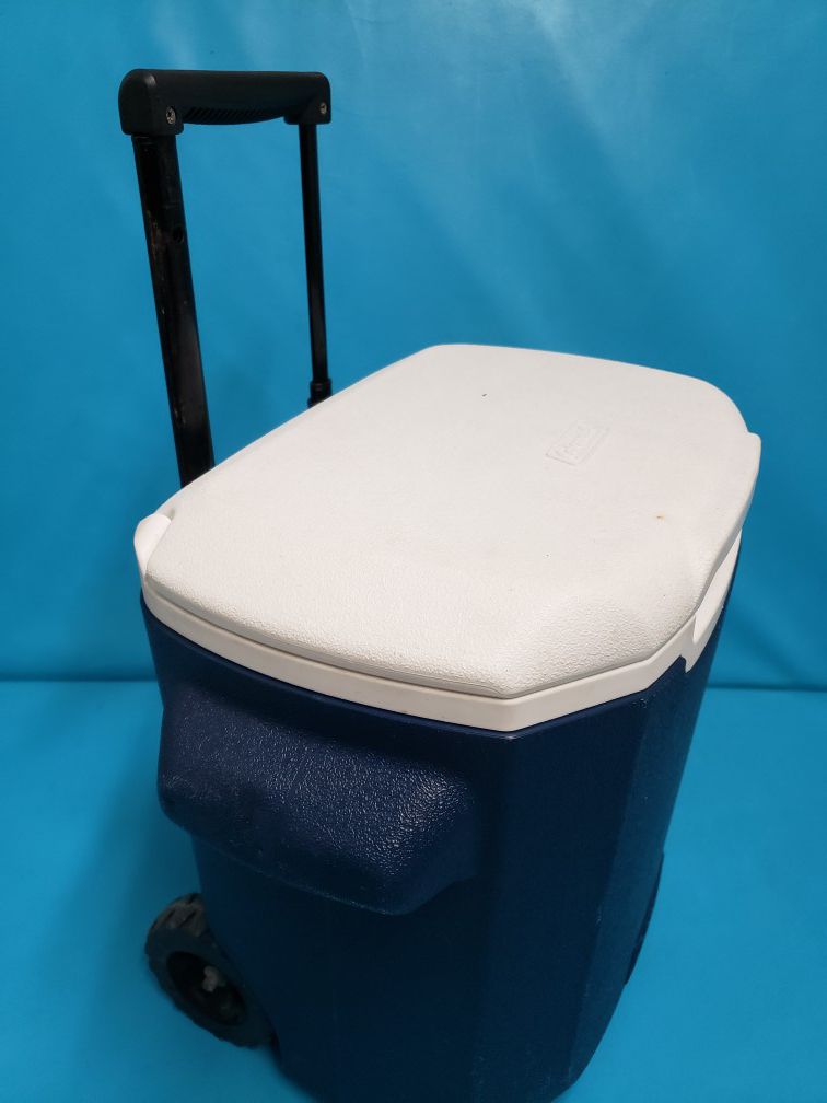 Coleman 16-Quart Small Cooler with Wheels