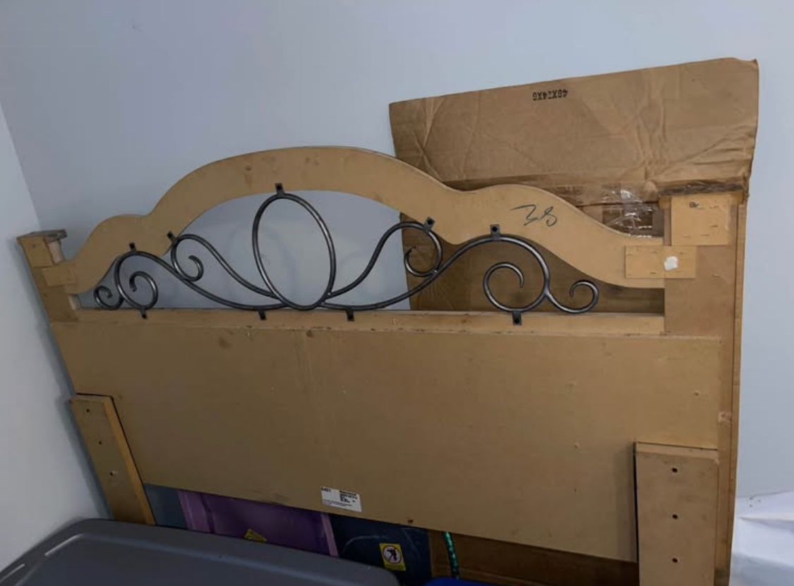 Dresser With Mirror