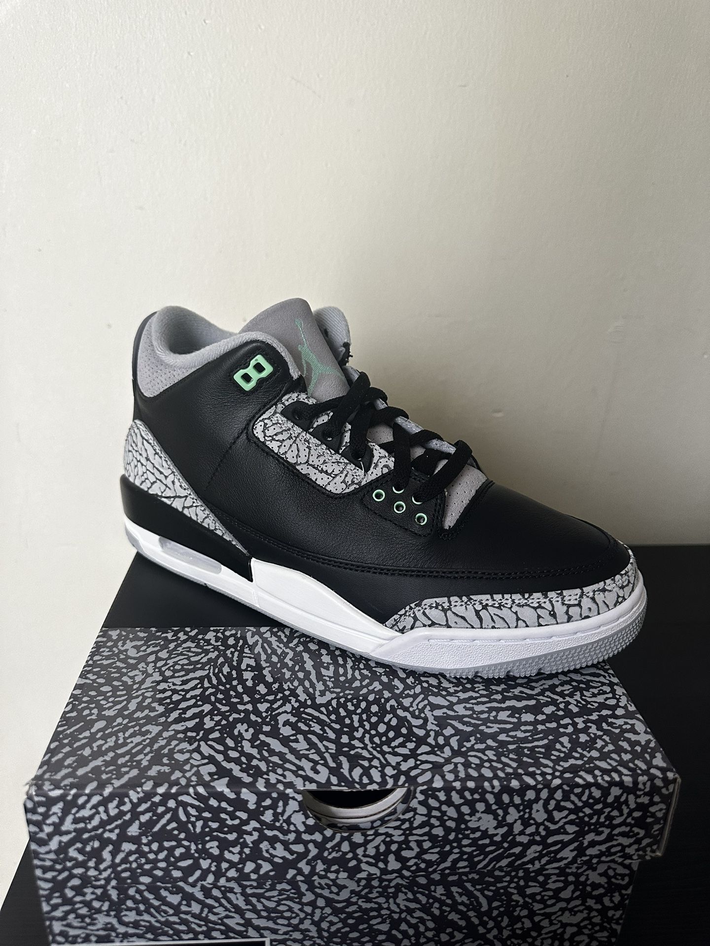 Jordan 3 Green Glow Size 10