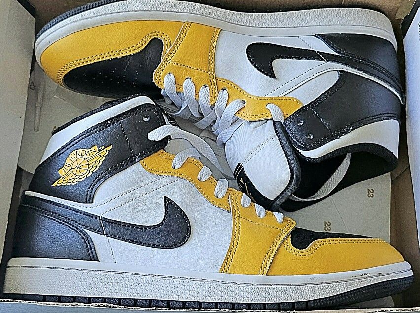Air Jordan 1 Mid Tennis Shoes