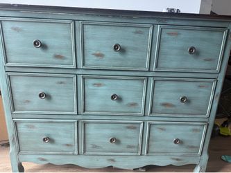Dresser