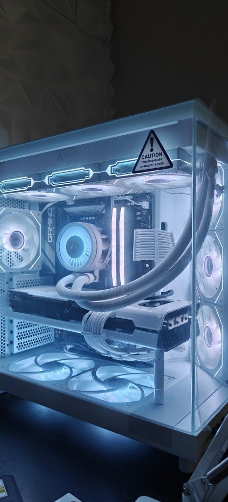 RX 6800 + R7 7700X - All white build