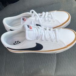 New Nike Gym Shoes 9.5