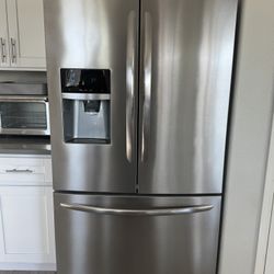Frigidaire Fridge, Stove/Oven, and Microwave