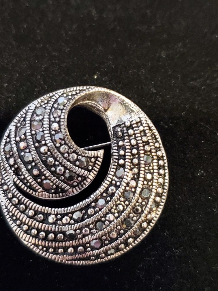 Vintage Silvertone Black Marcasites Brooch Pin.