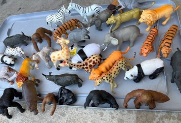 Medium size zoo animal lot