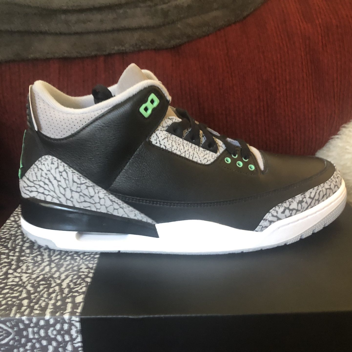 BRAND NEW RETRO JORDANS GREEN GLOW 