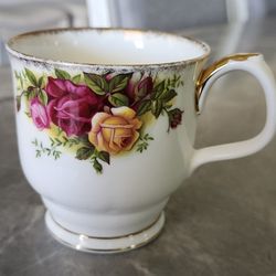 Royal Albert Old Country Rose Teacup Made in England C77-3