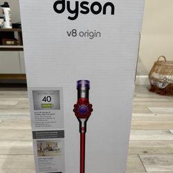 Dyson V8 Vacuum