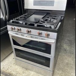 Samsung FlexDuo convection gas stove