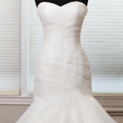 Beautiful Strapless Sweetheart Mermaid Wedding Dress, White, Size 8, New With Tags, Bag Included 
