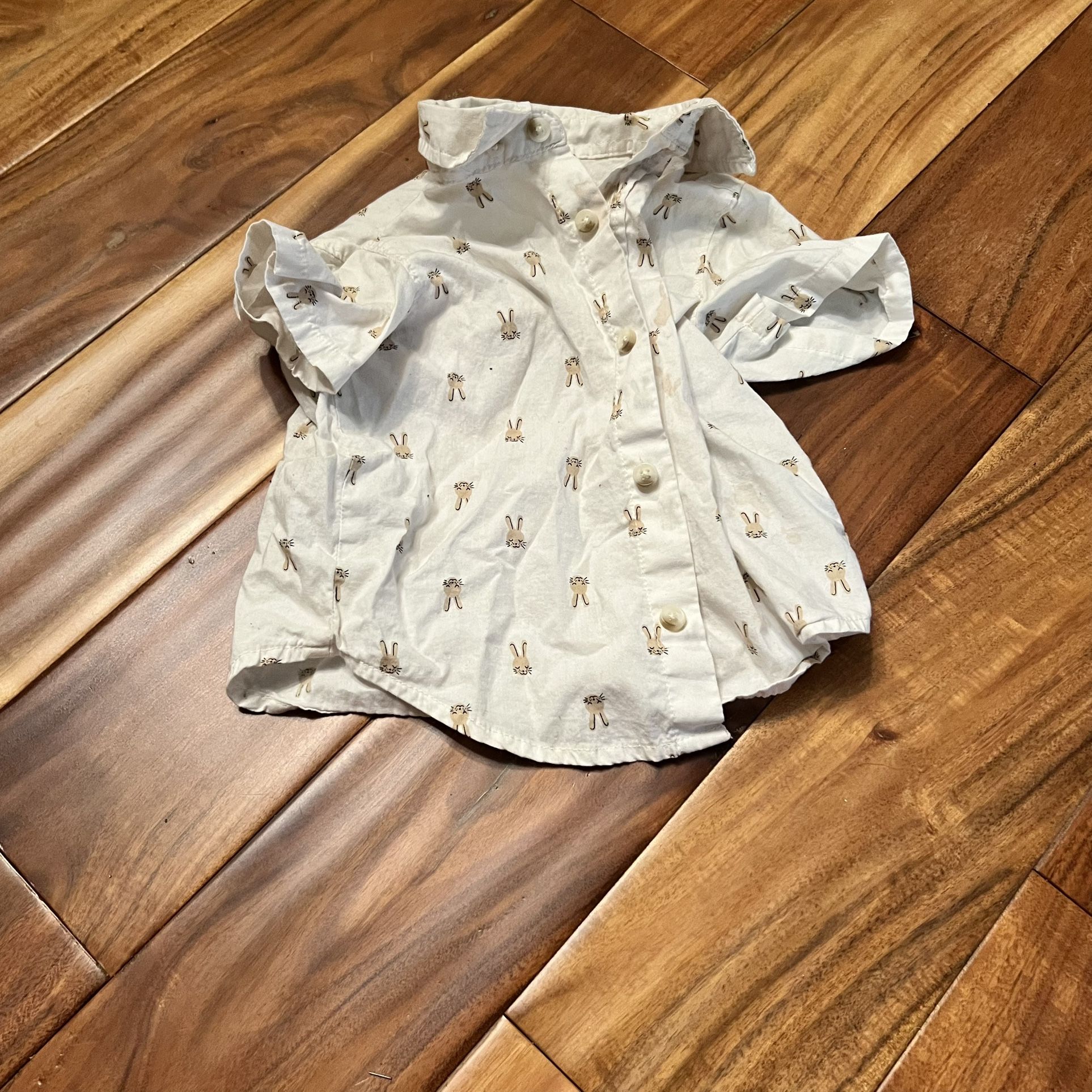Baby boy old navy bunny button up shirt. Size 18-24 months
