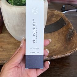 Monat Rejuvanique Oil