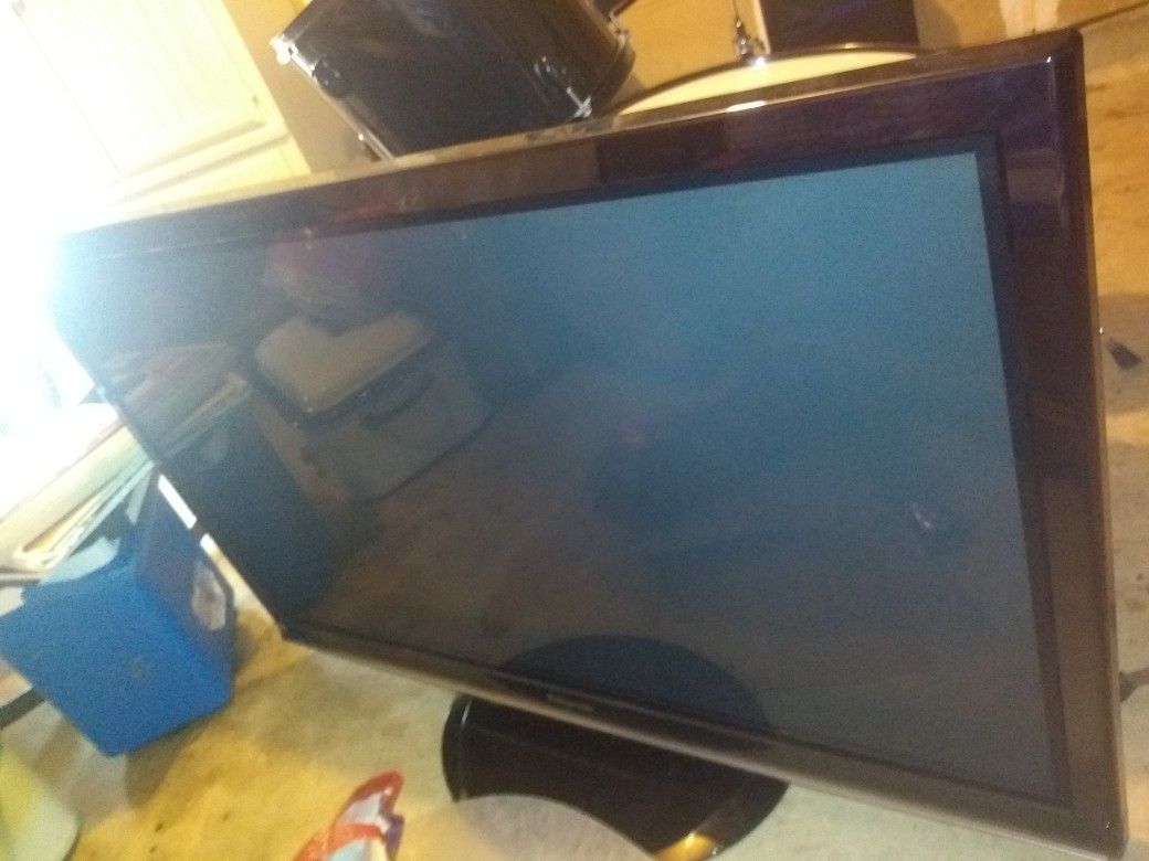Toshiba 55 inch TV (needs one led)