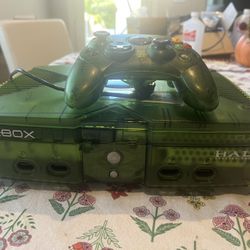 Original Xbox HALO LIMITED EDITION  With 2TB Hard Drive And Controller -500$